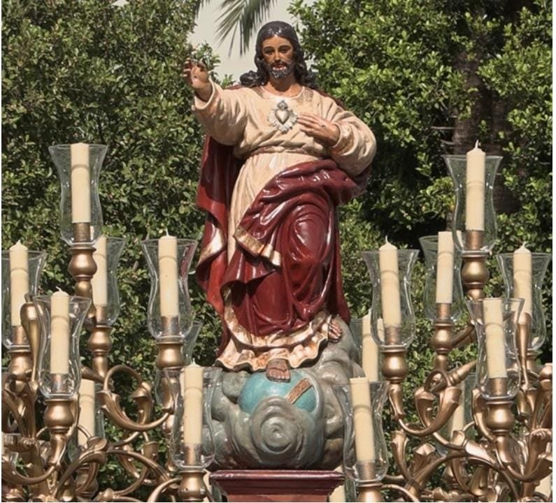 El Sagrado Corazón de Jesús en su paso